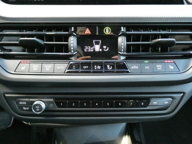 Photo 27 de l'offre de BMW SERIE 1 (F40) 118iA 136 BVA7 M SPORT GPS Cockpit Plus à 32950€ chez Mérignac auto
