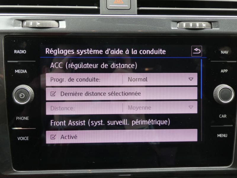 Photo 14 de l'offre de VOLKSWAGEN GOLF SW VII 1.6 TDI 115 DSG7 CONFORTLINE GPS Radars à 17950€ chez Mérignac auto