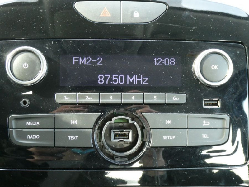 Photo 24 de l'offre de RENAULT CLIO IV 1.2 16V 75 Ph.2 TREND Bluetooth 1ère Main à 11250€ chez Mérignac auto