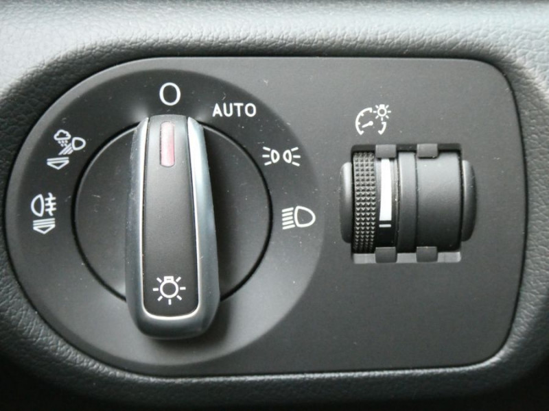Photo 38 de l'offre de AUDI Q3 II 2.0 TDI 120 BV6 AMBIENTE GPS LED à 22750€ chez Mérignac auto