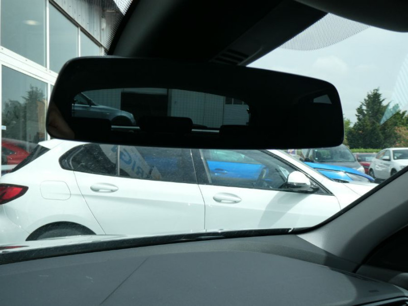 Photo 42 de l'offre de BMW SERIE 1 (F40) 118DA 150 BVA8 BUSINESS GPS Keyless Privacy Glass à 29950€ chez Mérignac auto