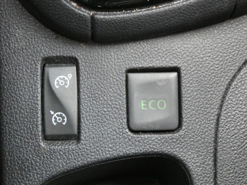 Photo 11 de l'offre de RENAULT CLIO IV 1.5 DCi 75 BUSINESS GPS Bluetooth à 12750€ chez Mérignac auto