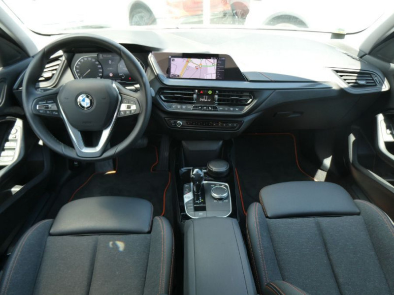 Photo 6 de l'offre de BMW SERIE 1 (F40) 118DA 150 BVA8 SPORT LINE Camera GPS à 31490€ chez Mérignac auto