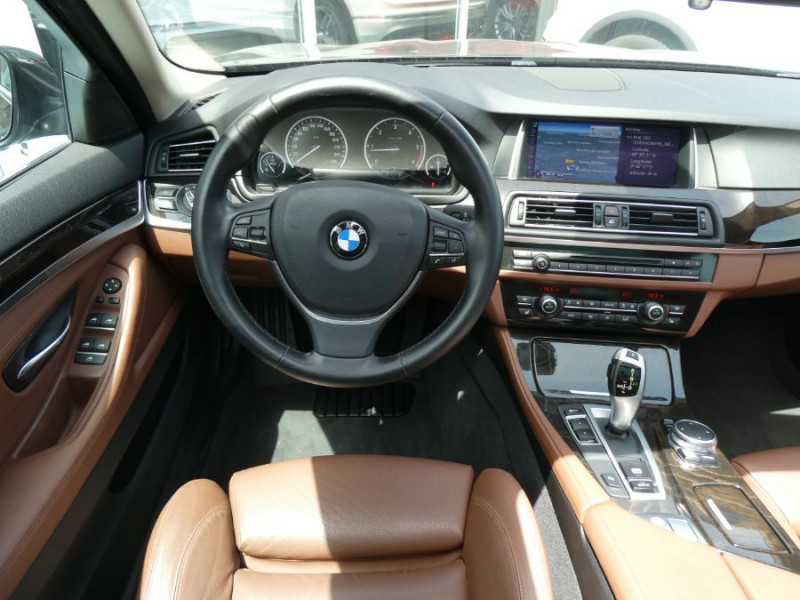 Photo 18 de l'offre de BMW SERIE 5 TOURING 520DA 190 BVA8 LUXE TOE Attel. à 28500€ chez Mérignac auto