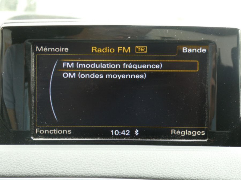 Photo 23 de l'offre de AUDI Q3 II 1.4 TFSI 150 S tronic GPS Xénon Hayon EL. Key Less à 28450€ chez Mérignac auto