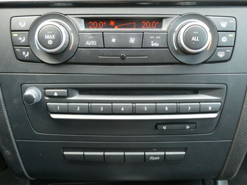 Photo 28 de l'offre de BMW SERIE 1 118D 143 BVM6 EDITION EXECUTIVE GPS Bluetooth Attel. à 10900€ chez Mérignac auto