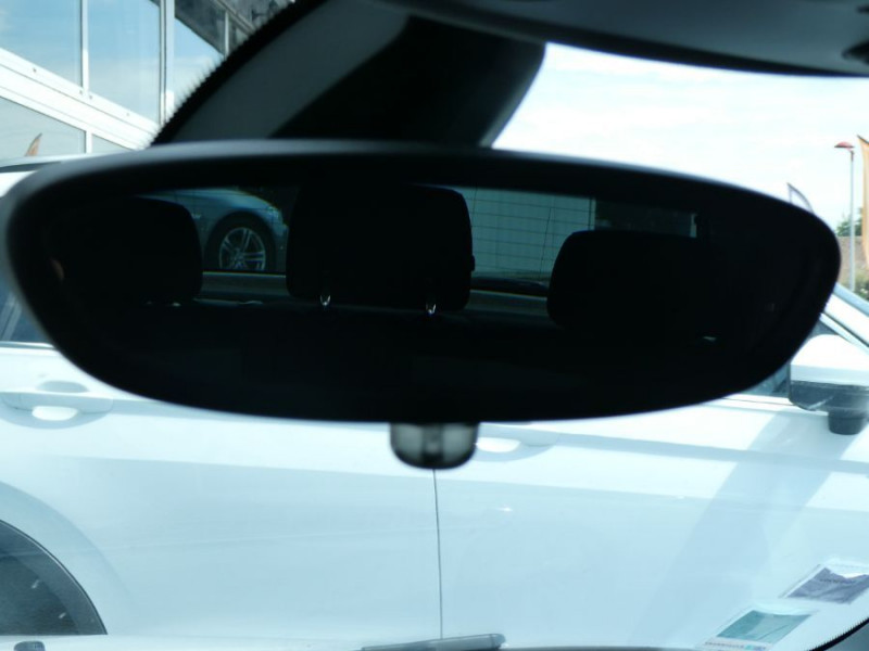 Photo 42 de l'offre de BMW SERIE 1 118D 143 BVM6 EDITION EXECUTIVE GPS Bluetooth Attel. à 10900€ chez Mérignac auto