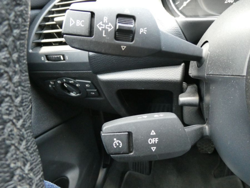 Photo 31 de l'offre de BMW SERIE 1 118D 143 BVM6 EDITION EXECUTIVE GPS Bluetooth Attel. à 10900€ chez Mérignac auto