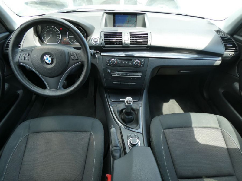 Photo 6 de l'offre de BMW SERIE 1 118D 143 BVM6 EDITION EXECUTIVE GPS Bluetooth Attel. à 10900€ chez Mérignac auto