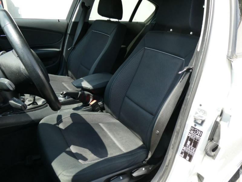 Photo 19 de l'offre de BMW SERIE 1 118D 143 BVM6 EDITION EXECUTIVE GPS Bluetooth Attel. à 10900€ chez Mérignac auto