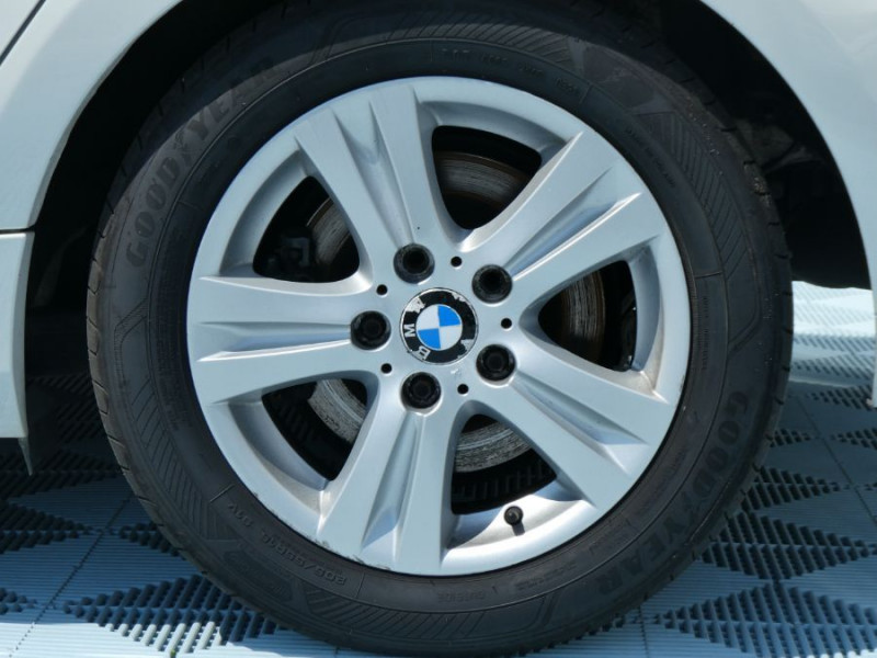 Photo 45 de l'offre de BMW SERIE 1 118D 143 BVM6 EDITION EXECUTIVE GPS Bluetooth Attel. à 10900€ chez Mérignac auto
