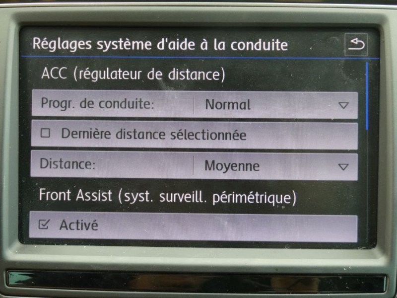 Photo 26 de l'offre de VOLKSWAGEN TIGUAN 2.0 TDI 150 BVM6 2WD HIGHLINE Alcantara GPS JA18 à 25490€ chez Mérignac auto