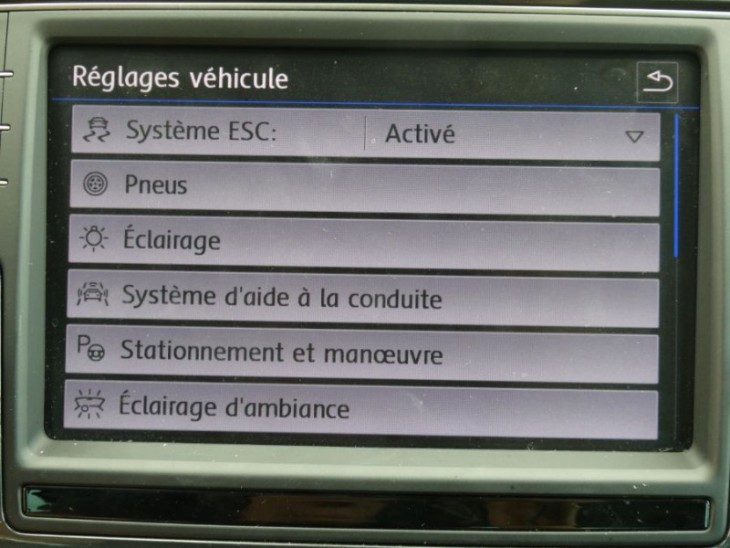 Photo 25 de l'offre de VOLKSWAGEN TIGUAN 2.0 TDI 150 BVM6 2WD HIGHLINE Alcantara GPS JA18 à 25490€ chez Mérignac auto