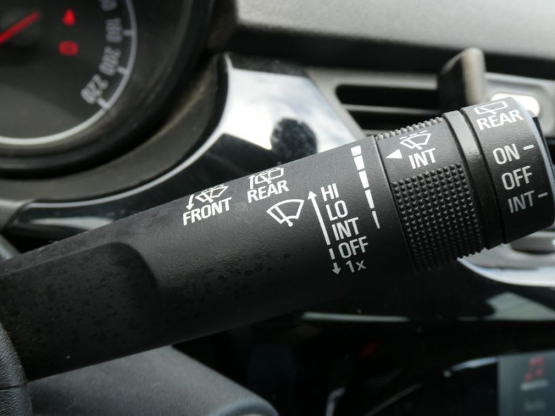 Photo 30 de l'offre de OPEL CORSA 1.4 Turbo 100 DESIGN 120ANS GPS Camera 1ère Main à 10950€ chez Mérignac auto