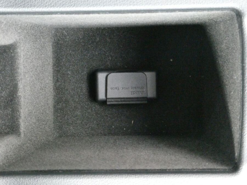 Photo 34 de l'offre de AUDI Q3 II 1.4 TFSI 150 S tronic GPS Xénon Hayon EL. Key Less à 28450€ chez Mérignac auto