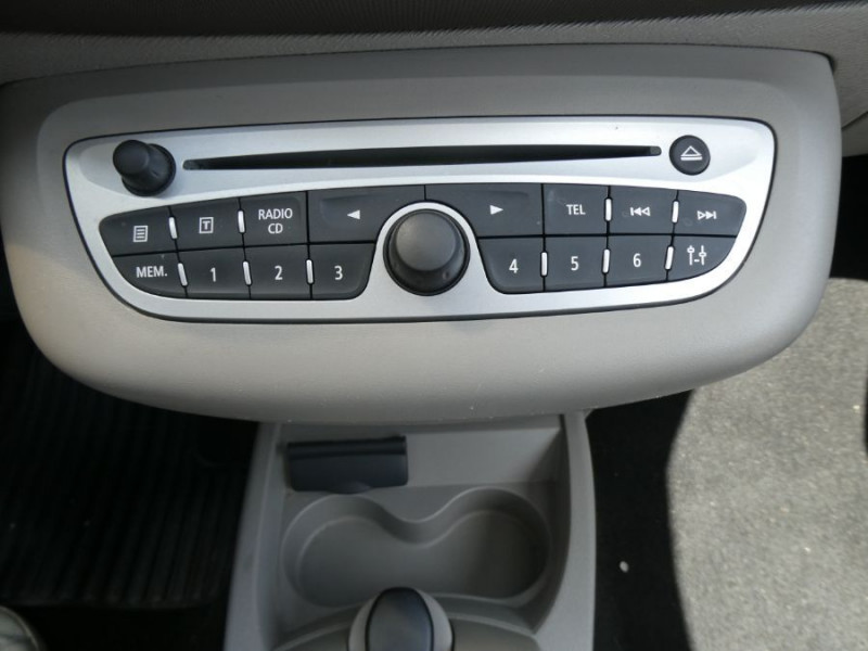 Photo 19 de l'offre de RENAULT TWINGO II (2) 1.2 16V 75 PRIVILEGE CLIM Auto Bluetooth Régul à 7490€ chez Mérignac auto