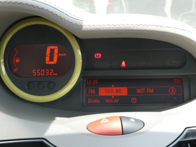 Photo 18 de l'offre de RENAULT TWINGO II (2) 1.2 16V 75 PRIVILEGE CLIM Auto Bluetooth Régul à 7490€ chez Mérignac auto