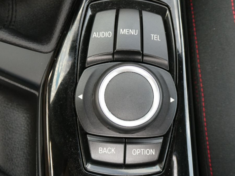 Photo 34 de l'offre de BMW SERIE 1 (F20) 118i 136 BVM6 SPORT TOIT Ouvrant Bluetooth à 18950€ chez Mérignac auto
