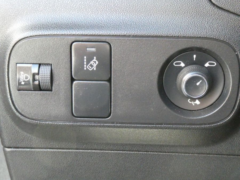 Photo 28 de l'offre de CITROEN C3 1.2 PureTech 110 EAT6 SHINE GPS Camera CarPlay 1ère Main à 14650€ chez Mérignac auto