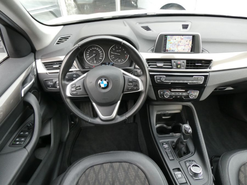 Photo 4 de l'offre de BMW X1 (F48) SDRIVE 18i 135 BVM6 X LINE GPS JA18 Semi Cuir à 22990€ chez Mérignac auto