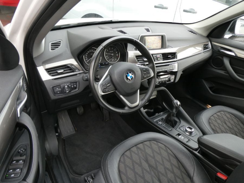 Photo 17 de l'offre de BMW X1 (F48) SDRIVE 18i 135 BVM6 X LINE GPS JA18 Semi Cuir à 22990€ chez Mérignac auto