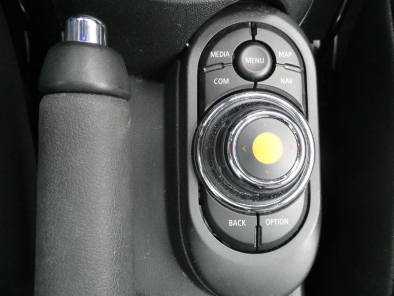 Photo 34 de l'offre de MINI MINI III 1.5i 136 BVA (F56) COOPER 3P GPS TOE 1ère Main à 24450€ chez Mérignac auto