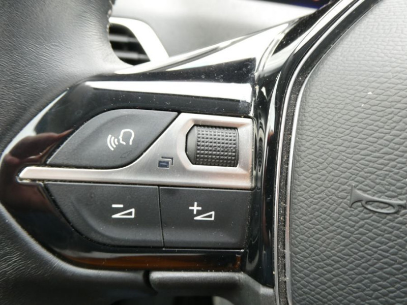 Photo 35 de l'offre de PEUGEOT 3008 II 1.2 PureTech 130 BVM6 PACK GPS JA18 à 24250€ chez Mérignac auto