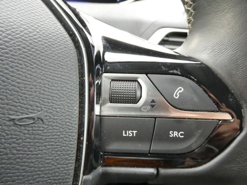 Photo 36 de l'offre de PEUGEOT 3008 II 1.2 PureTech 130 BVM6 PACK GPS JA18 à 24250€ chez Mérignac auto