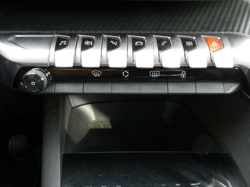 Photo 31 de l'offre de PEUGEOT 3008 II 1.2 PureTech 130 BVM6 PACK GPS JA18 à 24250€ chez Mérignac auto