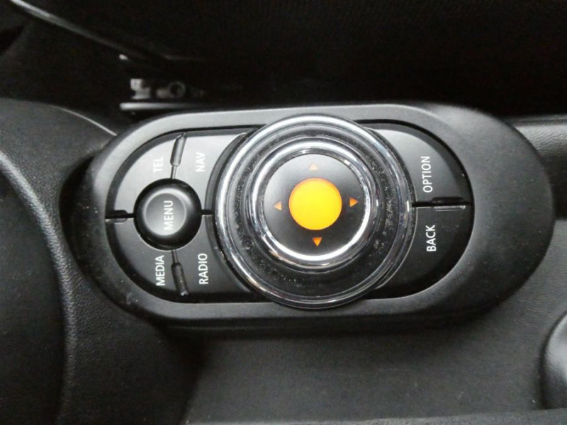 Photo 25 de l'offre de MINI MINI III 1.5 ONE D 95 BVM6 GPS Bluetooth 3P à 14650€ chez Mérignac auto