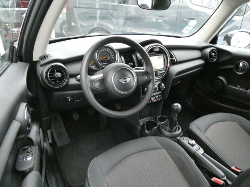 Photo 16 de l'offre de MINI MINI III 1.5 ONE D 95 BVM6 GPS Bluetooth 3P à 14650€ chez Mérignac auto