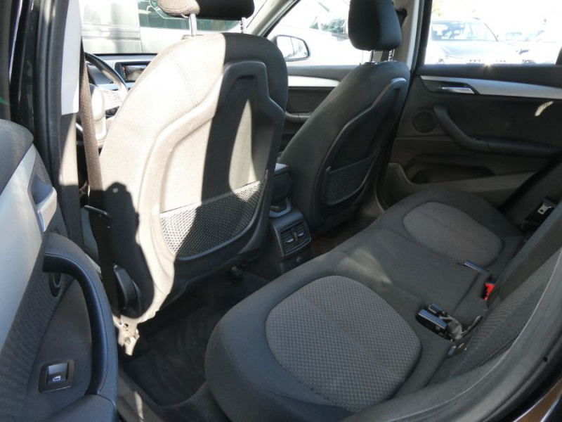 Photo 18 de l'offre de BMW X1 (F48) XDRIVE 18DA 150 BVA8 4WD LOUNGE GPS Camera JA18 Attel. à 26450€ chez Mérignac auto