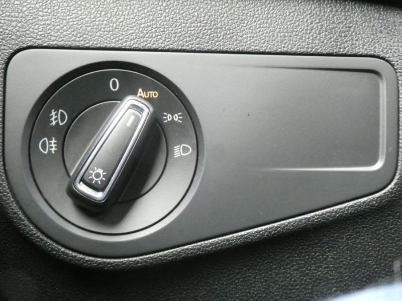 Photo 33 de l'offre de VOLKSWAGEN TIGUAN II 1.4 TSI 125 BVM6 TRENDLINE AppleCP Radars Attel. à 23450€ chez Mérignac auto