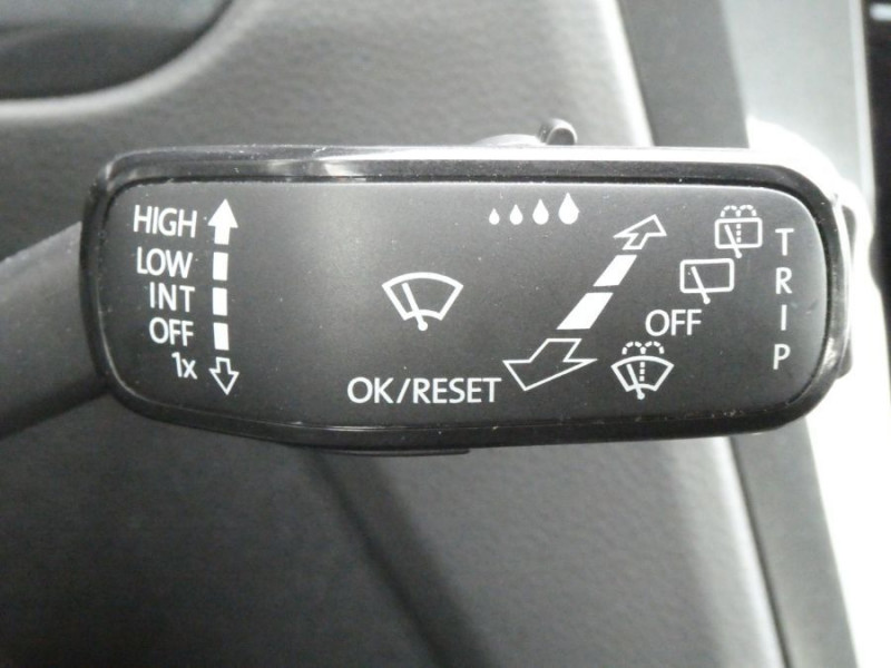 Photo 32 de l'offre de VOLKSWAGEN TIGUAN II 1.4 TSI 125 BVM6 TRENDLINE AppleCP Radars Attel. à 23450€ chez Mérignac auto