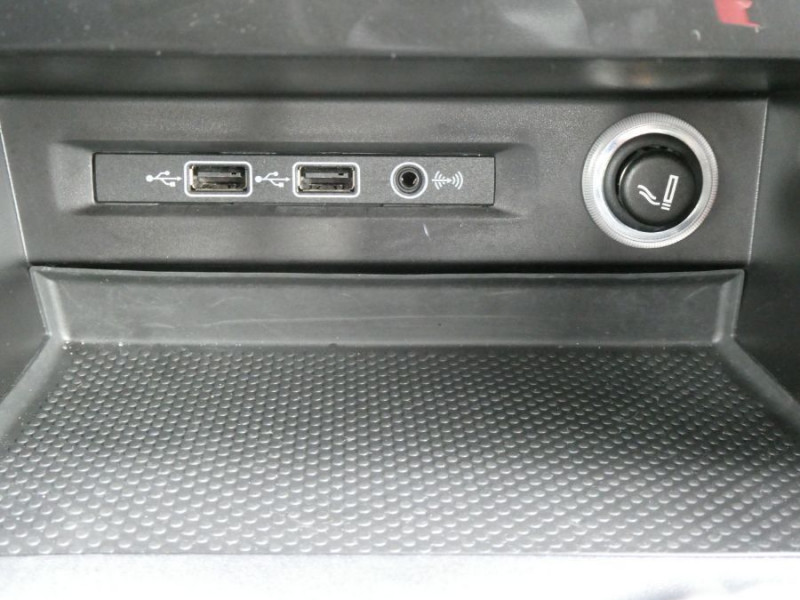 Photo 29 de l'offre de VOLKSWAGEN TIGUAN II 1.4 TSI 125 BVM6 TRENDLINE AppleCP Radars Attel. à 23450€ chez Mérignac auto