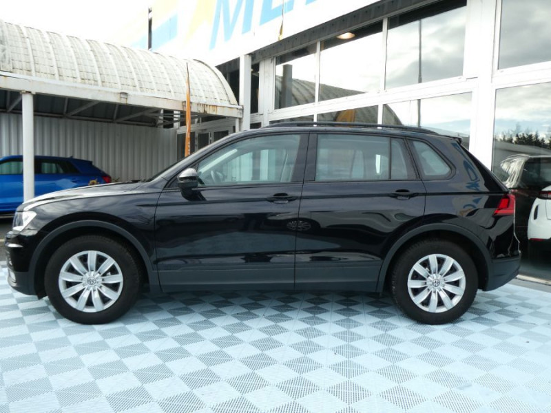 Photo 40 de l'offre de VOLKSWAGEN TIGUAN II 1.4 TSI 125 BVM6 TRENDLINE AppleCP Radars Attel. à 23450€ chez Mérignac auto