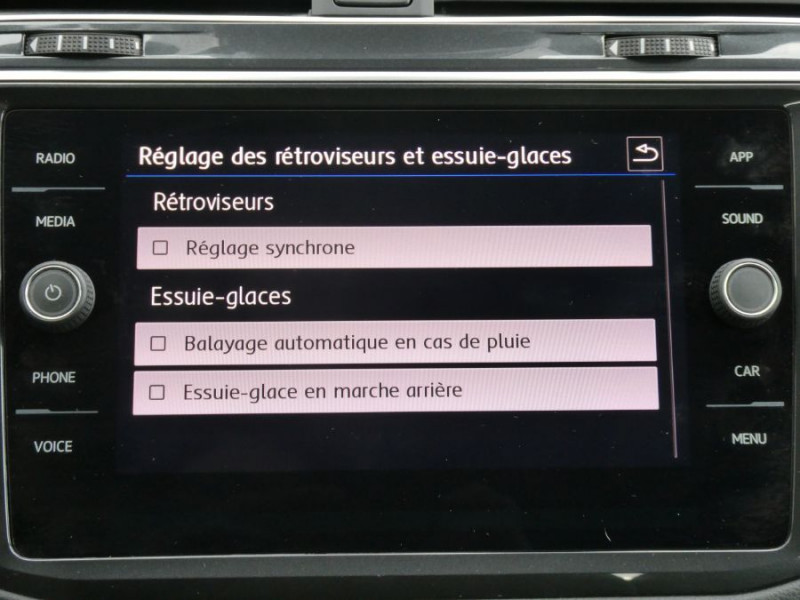 Photo 25 de l'offre de VOLKSWAGEN TIGUAN II 1.4 TSI 125 BVM6 TRENDLINE AppleCP Radars Attel. à 23450€ chez Mérignac auto