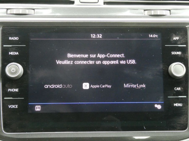 Photo 22 de l'offre de VOLKSWAGEN TIGUAN II 1.4 TSI 125 BVM6 TRENDLINE AppleCP Radars Attel. à 23450€ chez Mérignac auto
