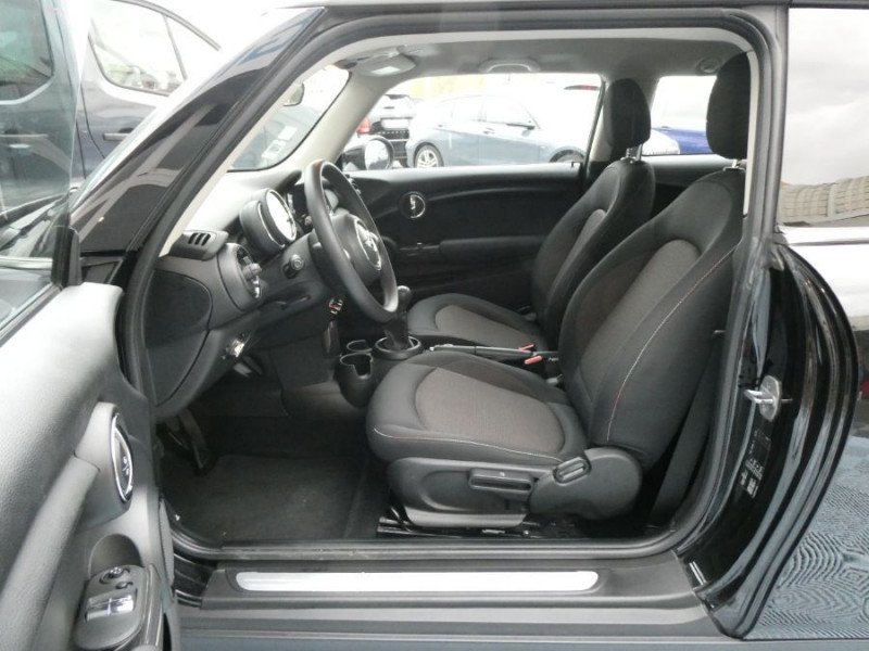 Photo 5 de l'offre de MINI MINI III 1.5 ONE D 95 BVM6 GPS Bluetooth 3P à 14650€ chez Mérignac auto