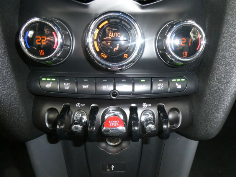 Photo 20 de l'offre de MINI MINI III 1.5i 136 BVM6 (F56) COOPER 3P Semi Cuir SC RER à 19290€ chez Mérignac auto
