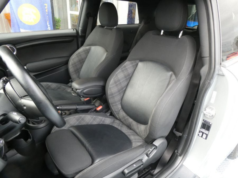 Photo 5 de l'offre de MINI MINI III 1.5i 136 BVM6 (F56) COOPER 3P Semi Cuir SC RER à 19290€ chez Mérignac auto
