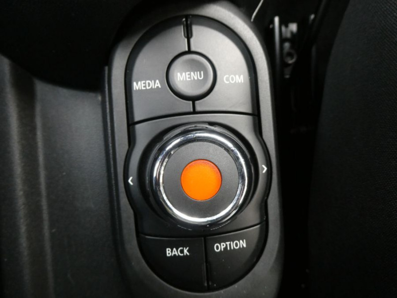 Photo 21 de l'offre de MINI MINI III 1.5i 136 BVM6 (F56) COOPER 3P Semi Cuir SC RER à 19290€ chez Mérignac auto
