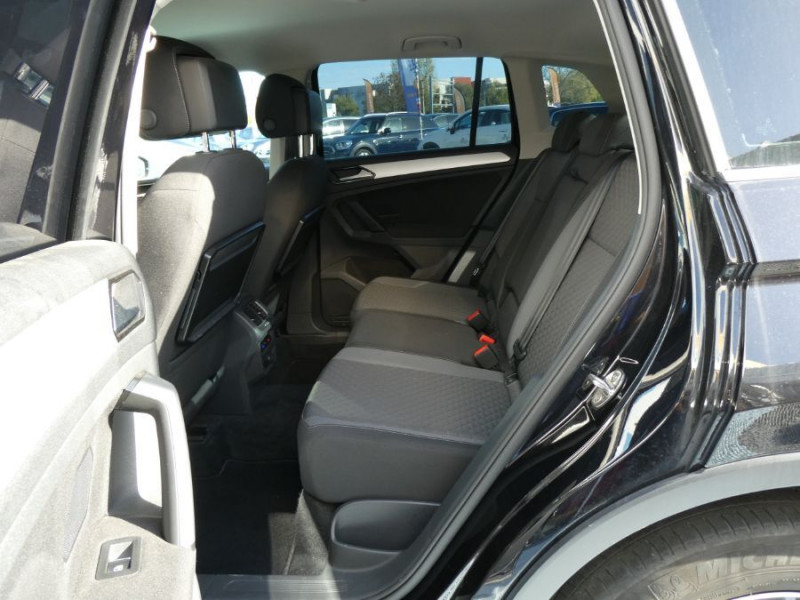 Photo 16 de l'offre de VOLKSWAGEN TIGUAN II 1.4 TSI 150 DSG6 COMFORTLINE Radars Attel. à 23980€ chez Mérignac auto