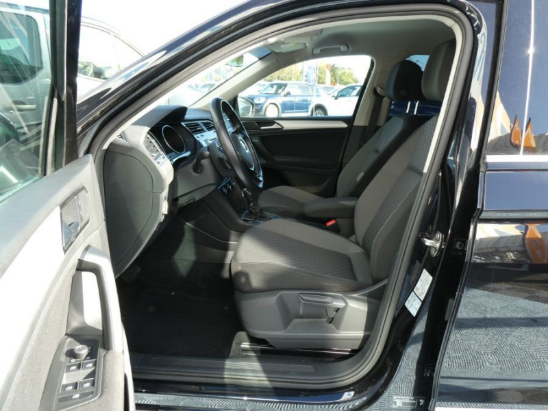 Photo 6 de l'offre de VOLKSWAGEN TIGUAN II 1.4 TSI 150 DSG6 COMFORTLINE Radars Attel. à 23980€ chez Mérignac auto