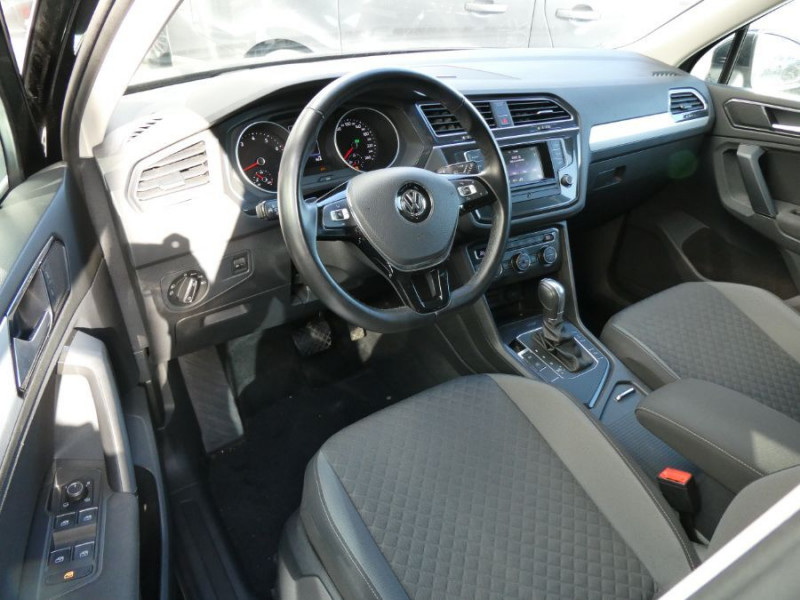 Photo 14 de l'offre de VOLKSWAGEN TIGUAN II 1.4 TSI 150 DSG6 COMFORTLINE Radars Attel. à 23980€ chez Mérignac auto