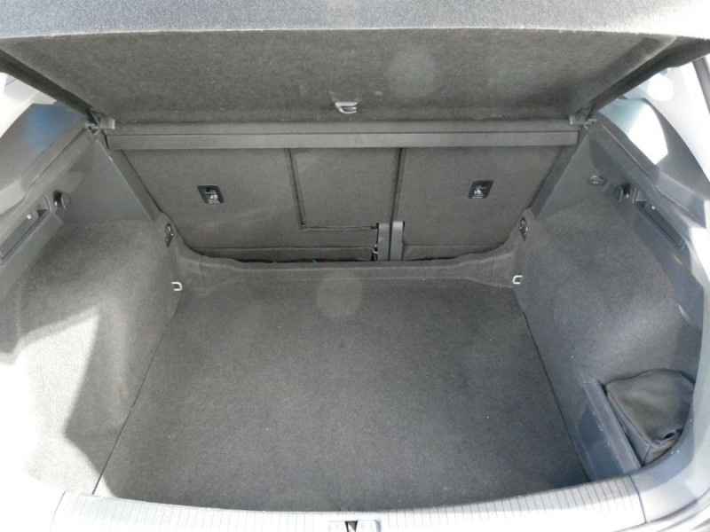Photo 19 de l'offre de VOLKSWAGEN TIGUAN II 1.4 TSI 150 DSG6 COMFORTLINE Radars Attel. à 23980€ chez Mérignac auto