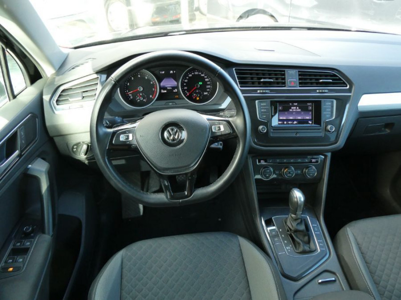 Photo 15 de l'offre de VOLKSWAGEN TIGUAN II 1.4 TSI 150 DSG6 COMFORTLINE Radars Attel. à 23980€ chez Mérignac auto