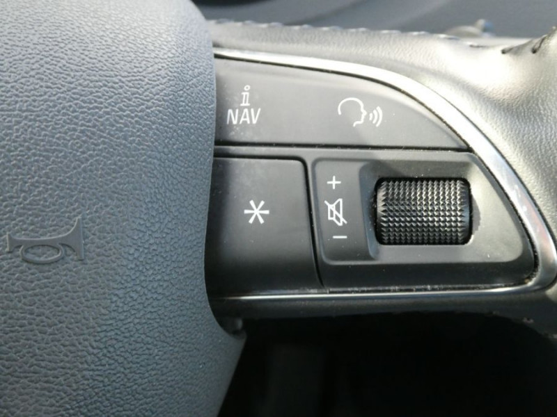 Photo 27 de l'offre de AUDI Q3 II 1.4 TFSI 150 BVM6 GPS SC Xénon Key Less à 25950€ chez Mérignac auto