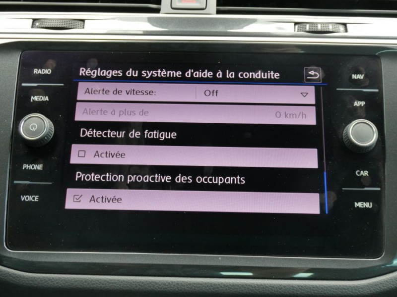 Photo 27 de l'offre de VOLKSWAGEN TIGUAN II 1.5 TSI 150 DSG7 R-LINE TOIT Pano GPS Camera à 38900€ chez Mérignac auto