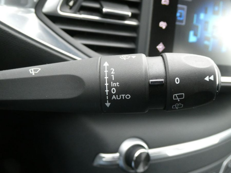 Photo 33 de l'offre de PEUGEOT 308 SW 1.2 PureTech 110 ALLURE Camera Key Less à 15350€ chez Mérignac auto